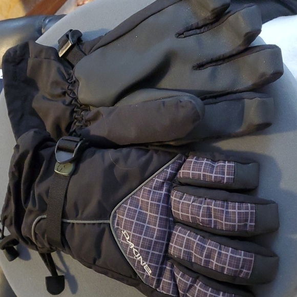 Dakine Blazer gloves. Size large.  Very good used condition adjustable wrist. - Picture 1 of 9